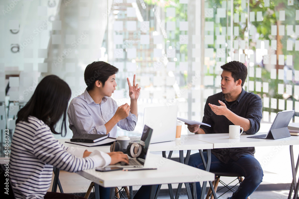 Start-up Asia business team in meeting and helped analyze the marketing problems of the company or beginning new project. Start up concept Start-up Asia business team in meeting and helped analyze the marketing problems of the company or beginning new project. Start up concept