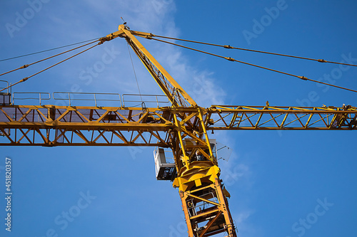 Tower crane storage for reconstitution ready to install