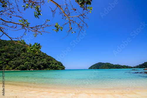 Fototapeta Naklejka Na Ścianę i Meble -  Tropical beach and blue sky in Surin islands, Thailand.