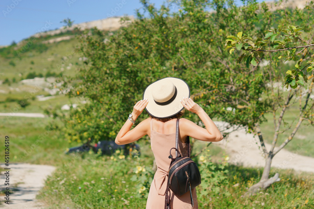person with hat. Woman travelling. Vacation. Outdoor. Mountains. 