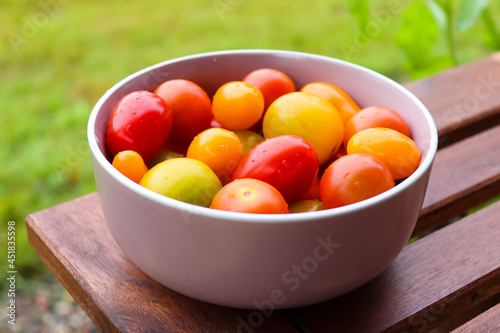 Cherry tomatoes in different colors in a bowl