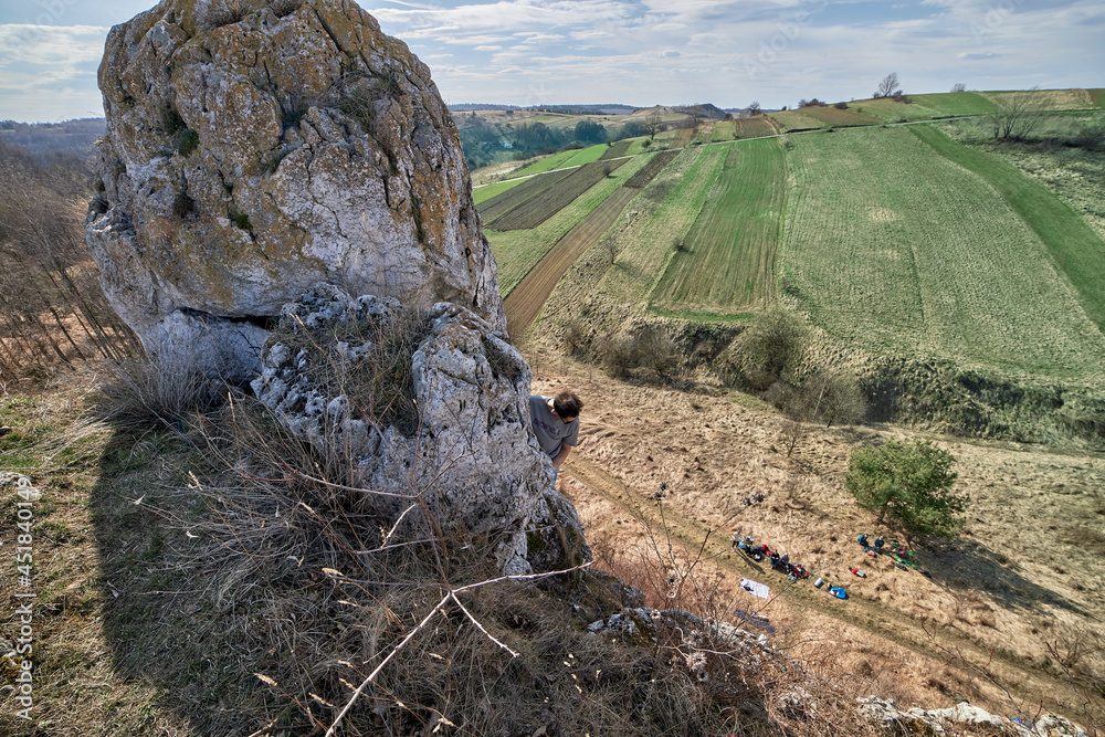 Obraz premium Man climber achiving top of Racuch rock in Poland
