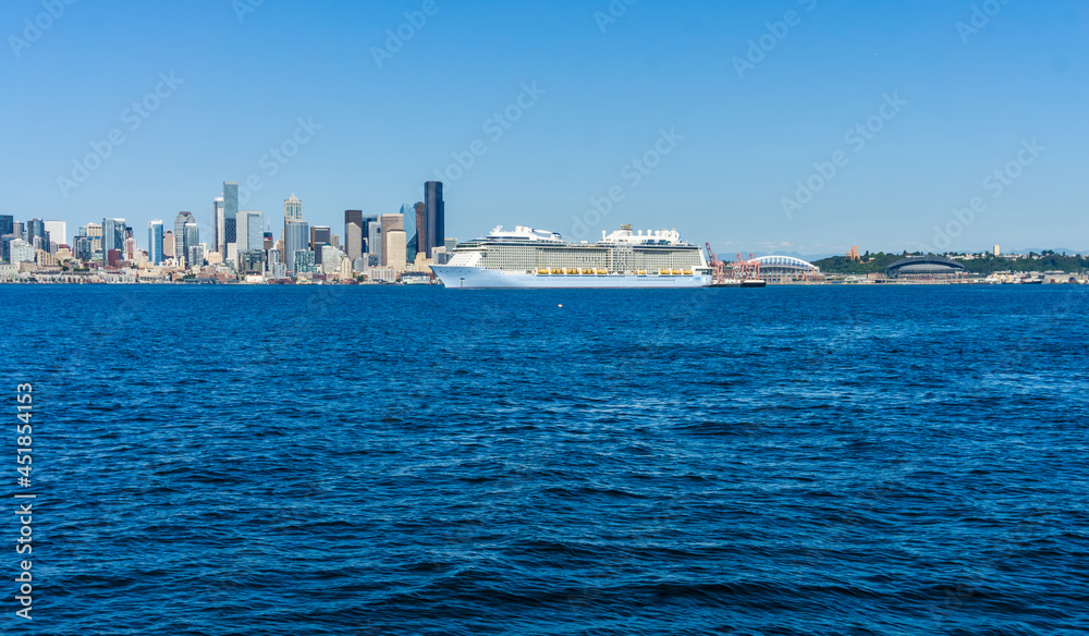 Skyline And Cruise Ship 6