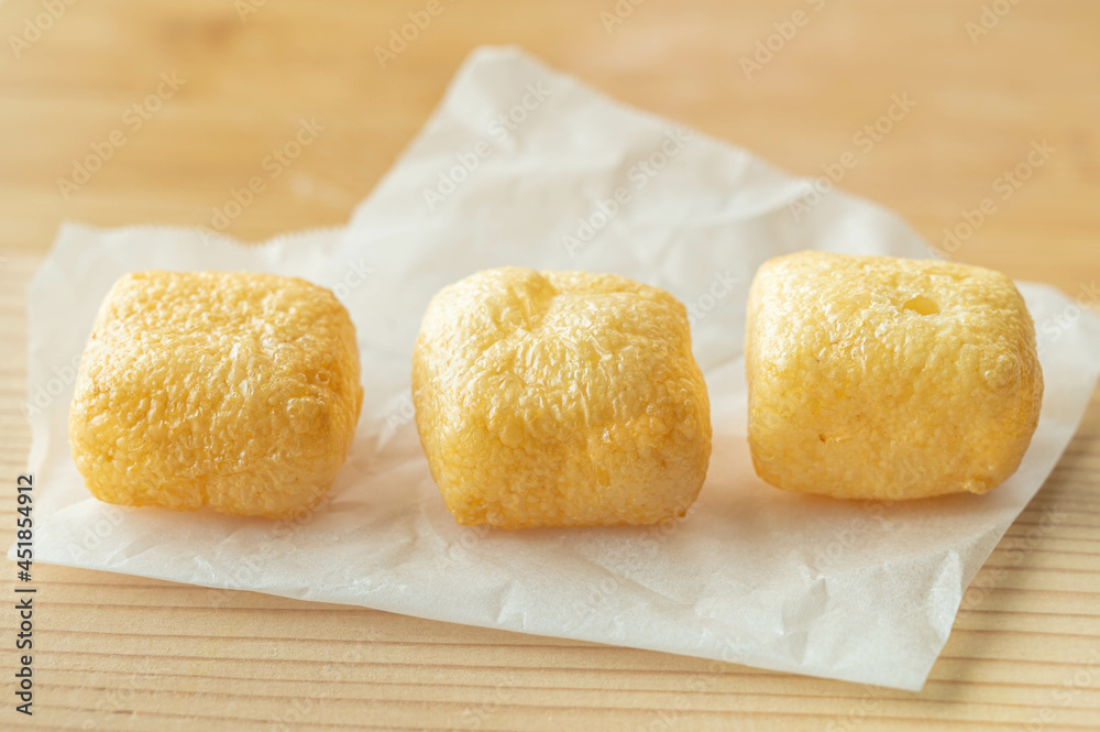 並んだ干し揚げ 並んだ干し揚げ