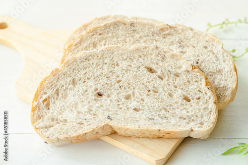 スライスした雑穀パン