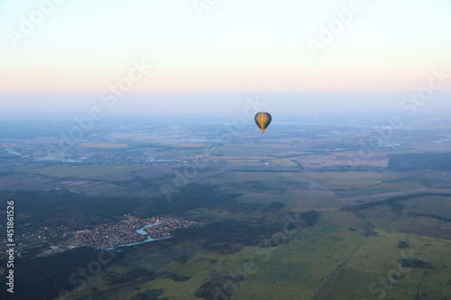 air balloon over the mountains