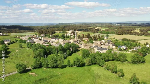 survol de l'Aubrac en Auvergne photo