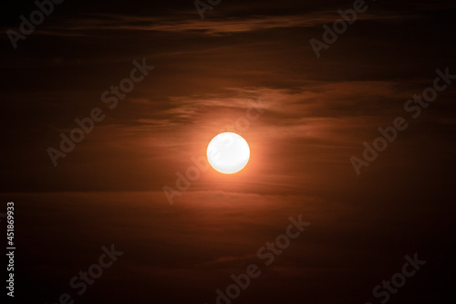 Fototapeta Naklejka Na Ścianę i Meble -  The sun in the clouds during sunset.