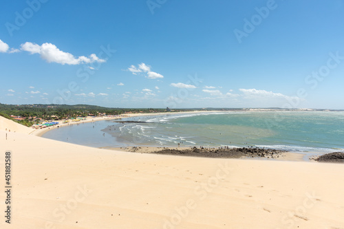 Praia de Genipabu no litoral nordeste brasileiro