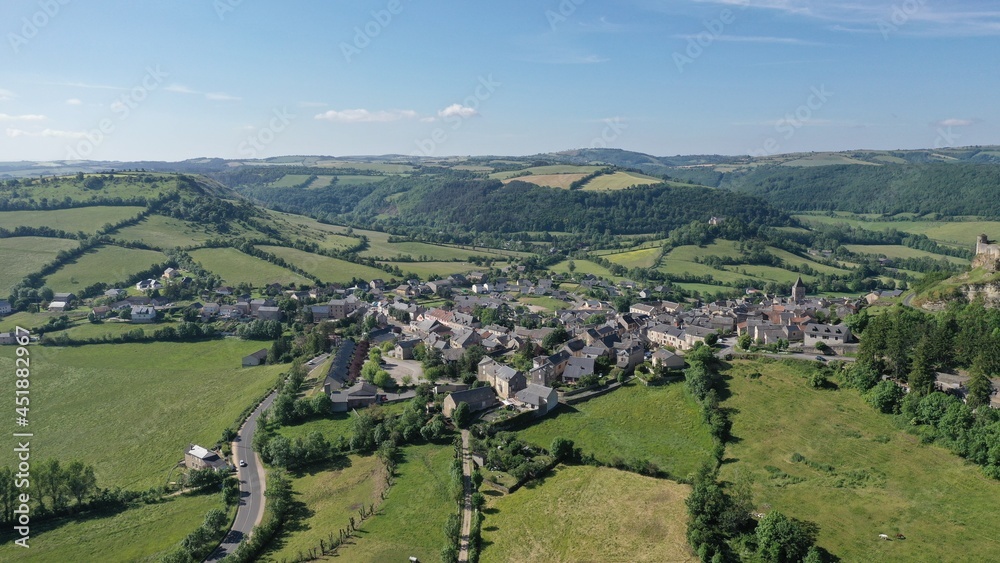 Obraz premium Survol de l'Aveyron à Séverac d'Aveyron