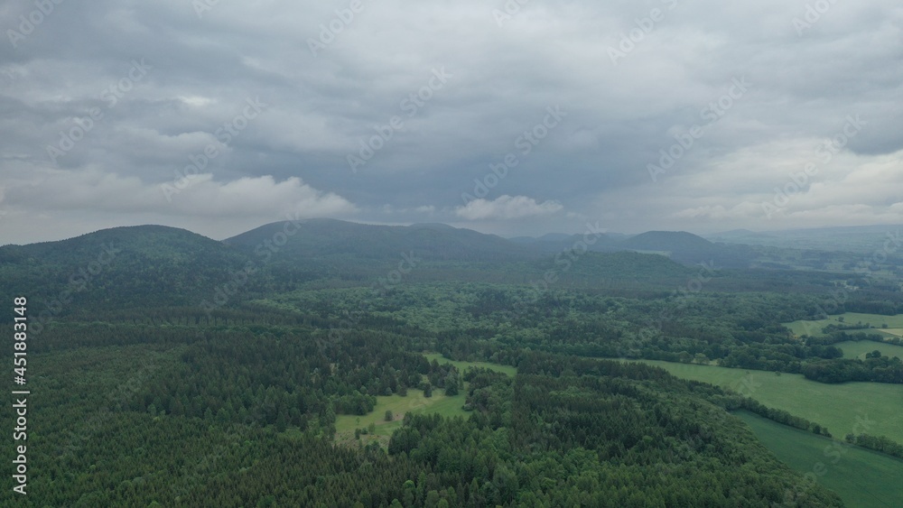 parc naturel des volcans d'Auvergne vue aérienne