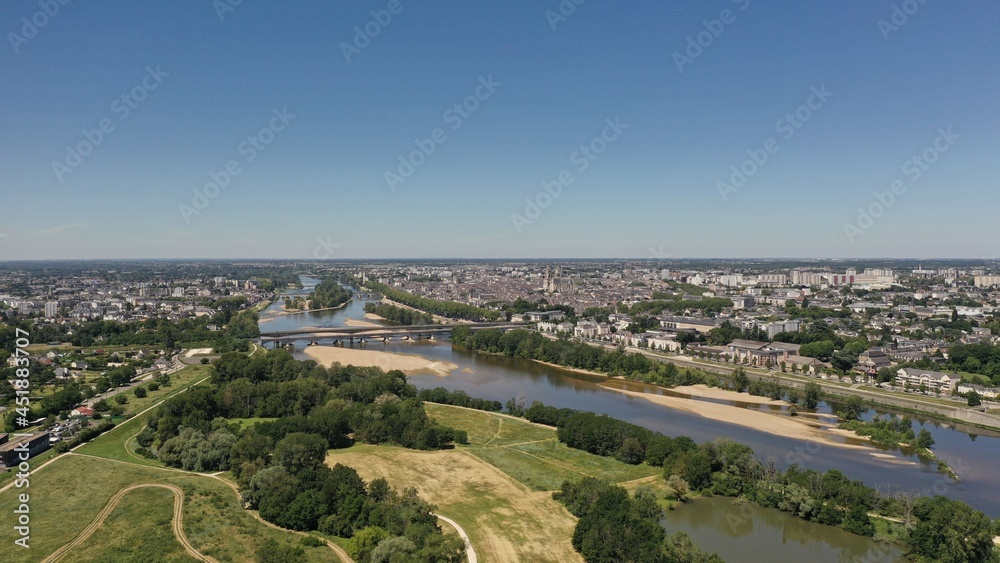 survol d'Orléans et des bords de Loire