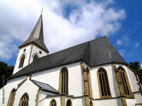 Kirchturm und Kirchenschiff der evangelisch-lutherischen Alexanderkirche in der Altstadt von Oerlinghausen bei Bielefeld am Hermannsweg im Teutoburger Wald in Ostwestfalen-Lippe photo