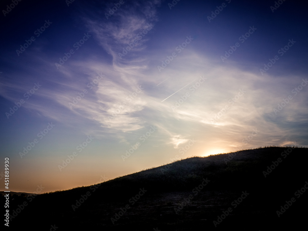 Fototapeta premium Sunset in the evening behind the mountain. Very cool nature.