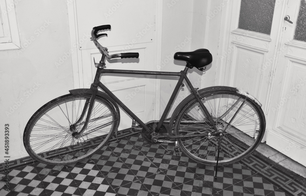 Black and white picture of an old bike
