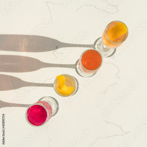 Canvas Print mimosas casting shadwos