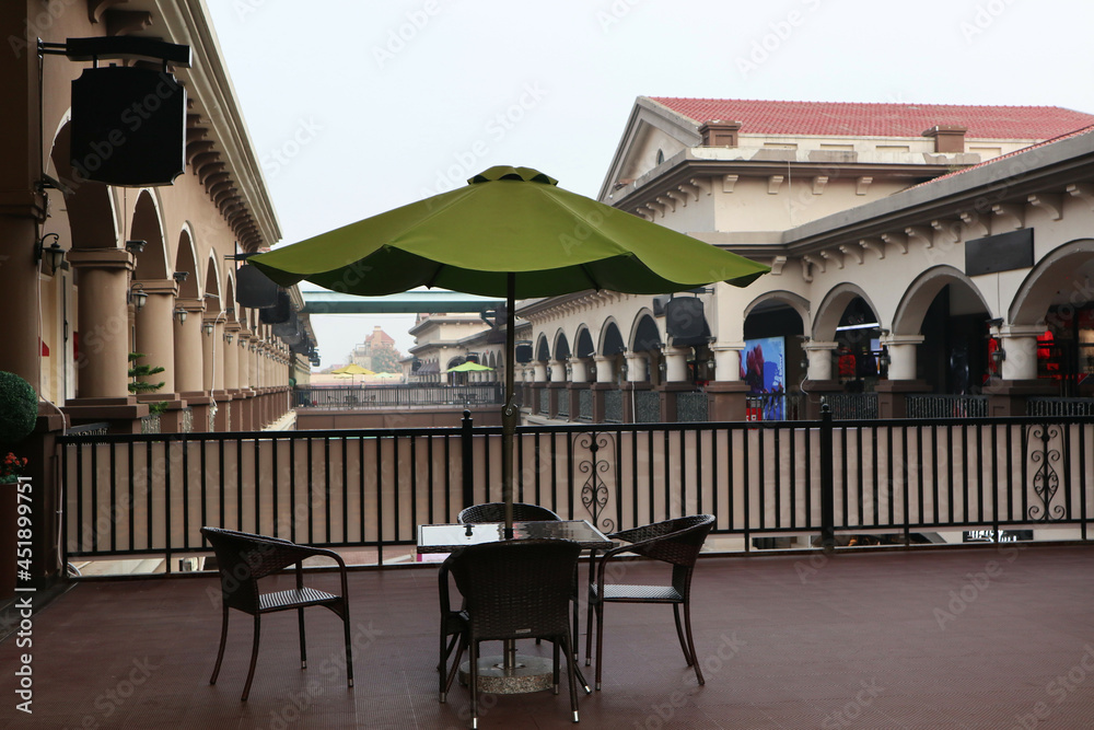 Fototapeta premium restaurant in the city