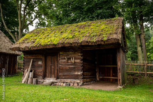 Stara polska wieś. Chaty pokryte strzechą. Wiejskie klimaty. © Arkadiusz Baczyk
