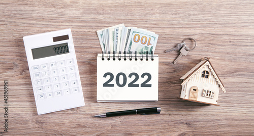 2022 written on notepad with a business objects.