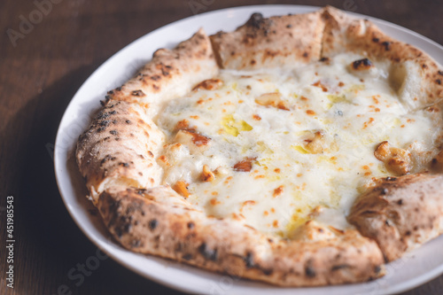 おしゃれイタリアンのクアトロフォルマッジ（４種のチーズのピザ） - 北海道函館