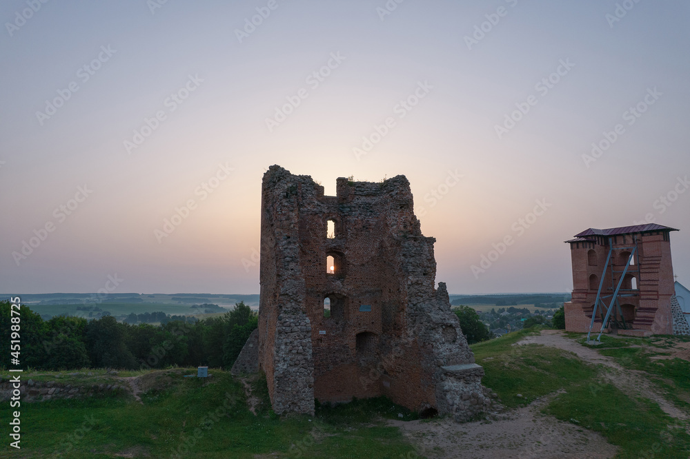 Obraz premium Sunrise over the ruins of the 13th century castle in Novogrudok (Mindovga Castle