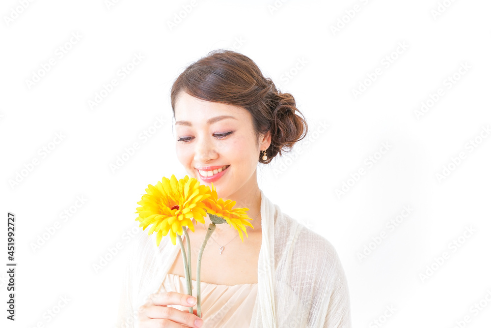 花を持つ女性