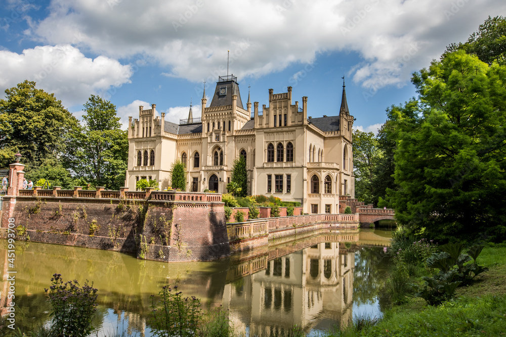 Obraz premium Schloss Evenburg , Schloss , Bauwerk , Burg, Architektur