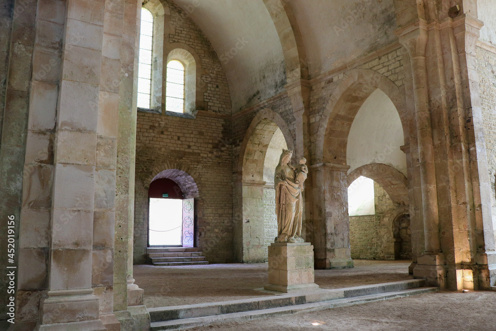 Bourgogne - Côte-d'Or - Montbard - Marmagne - Abbaye de Fontenay - La Vierge de Fontenay et l'enfant