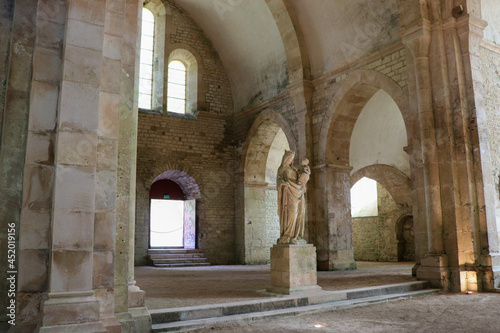 Bourgogne - Côte-d'Or - Montbard - Marmagne - Abbaye de Fontenay - La Vierge de Fontenay et l'enfant © Marytog