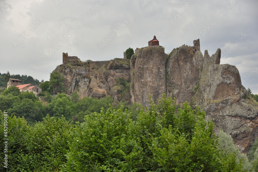 Château et chapelle à Arlempdes (Haute-loire)