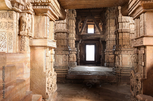 Sasbahu or Sas Bahu Temple, Gwalior photo