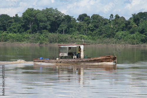 Ferrboat velho, barco velho