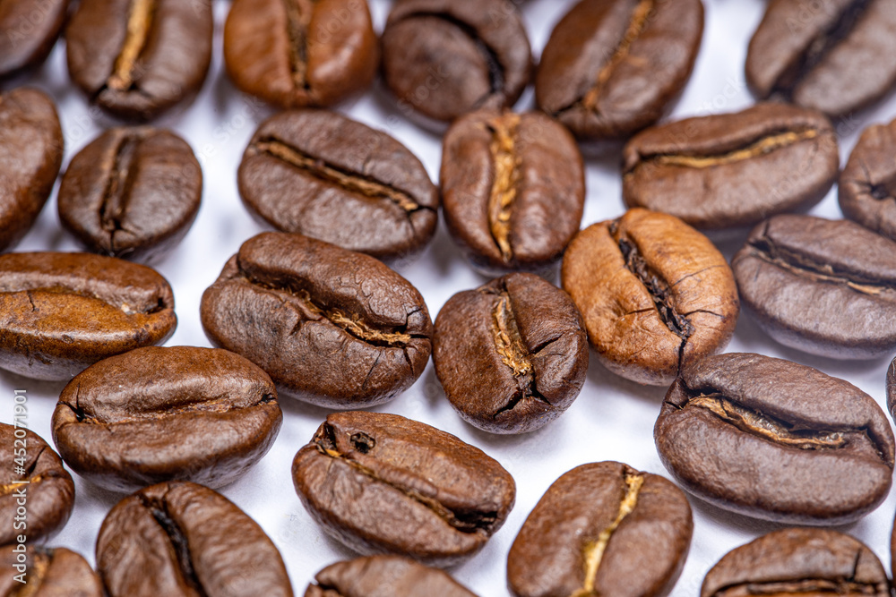 Obraz premium Coffee beans with a uniform color