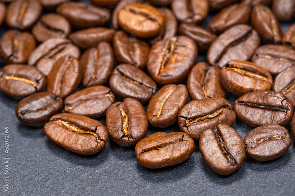 Obraz premium Coffee beans with a uniform color