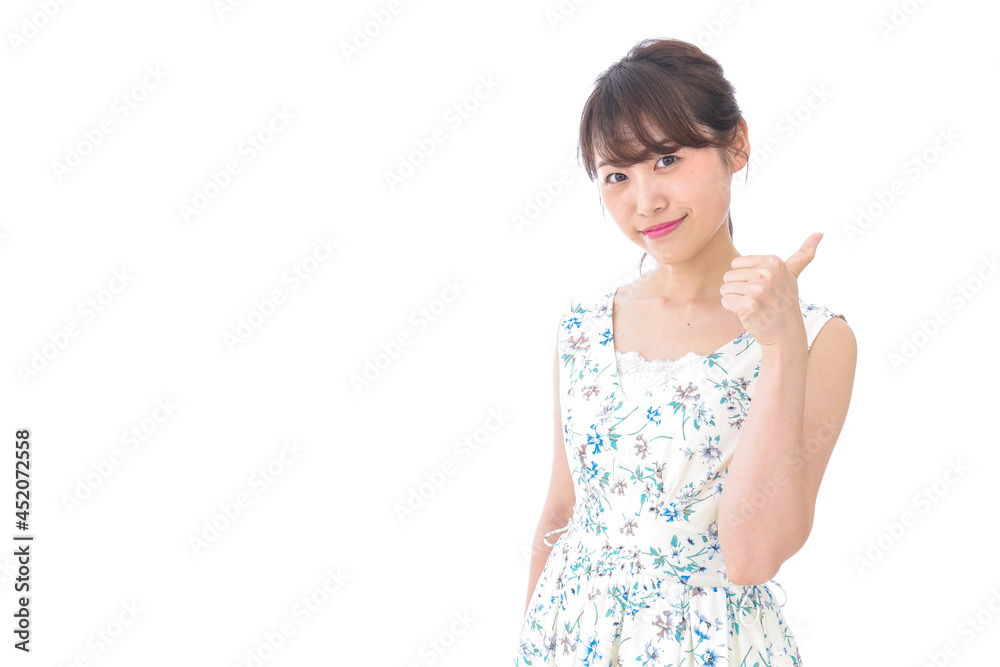 グッドサインをする若い女性 グッドサインをする若い女性