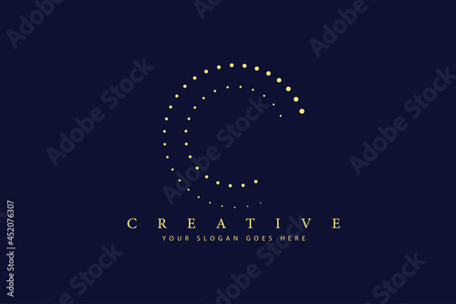 Billede på lærred letter c gold model minimalist modern silhouette
