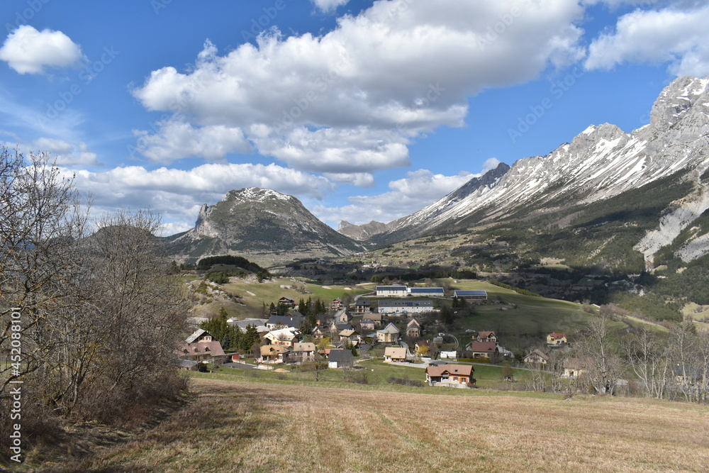 Village, montagne, st Etienne en Dévoluy