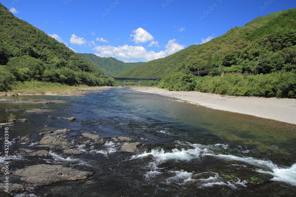 高知県四万十市　半家沈下橋から見た四万十川