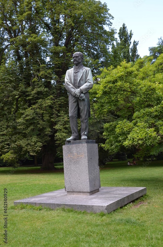 Obraz premium monument to composer dvorzhak