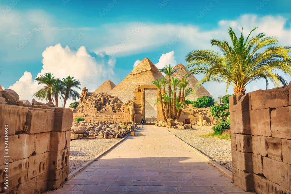 Luxor Karnak and pyramids