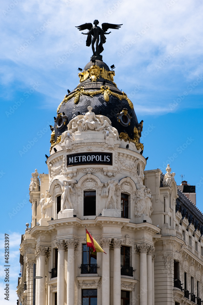 Fototapeta premium Edificio metrópolis