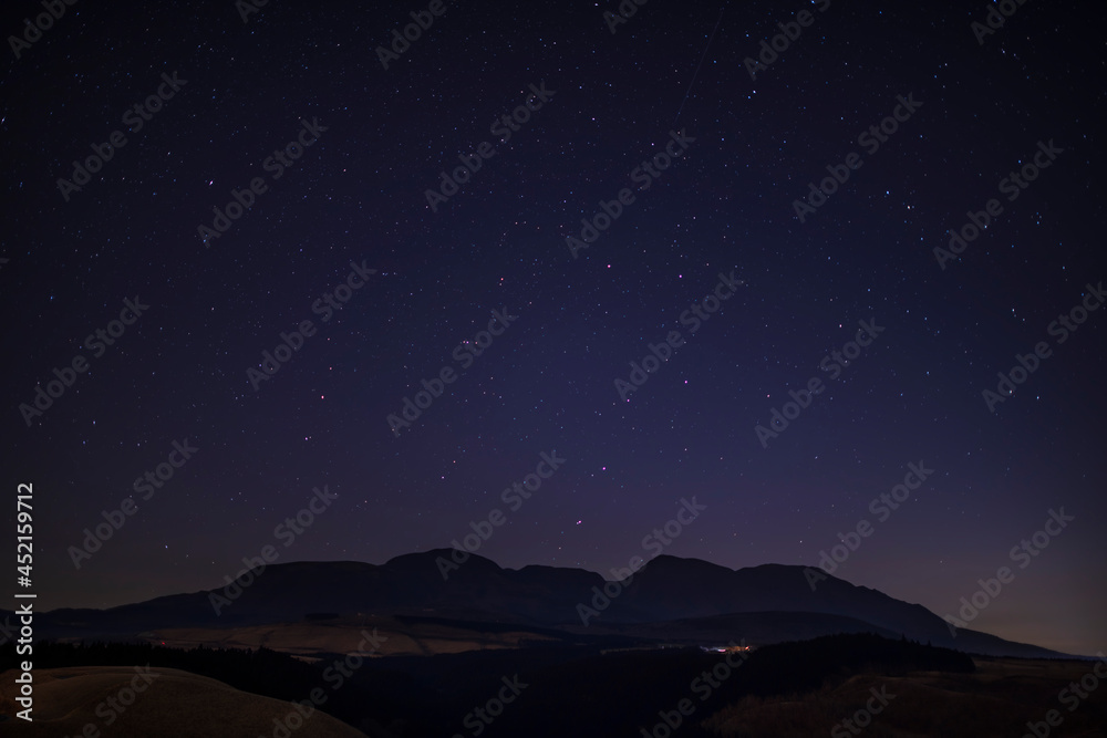 Fototapeta premium 久住高原の星空(大分県竹田市)