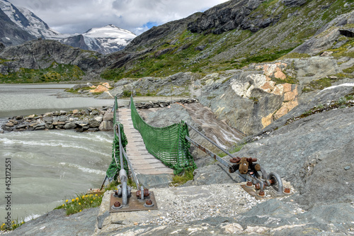 Hängebrücke, Margaritzenstausee, Brücke, Elch, Stofftier, Kuscheltier, Geweih, wild, gefährlich, Großglockner, Sandersee, Seil, Netz, Fangnetz, Sicherungsnetz, Steg, wackelig, abgespannt, Stahlseil, S photo