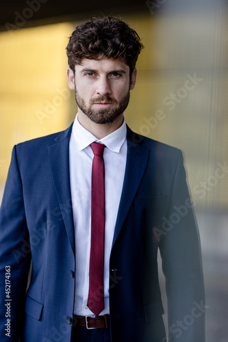 Tableau sur toile young businessman at the airport