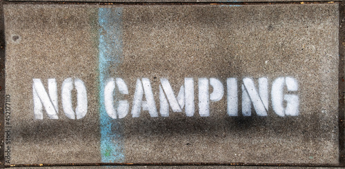 Fényképezés NO CAMPING sign stenciled on sidewalk to discourage homeless encampments