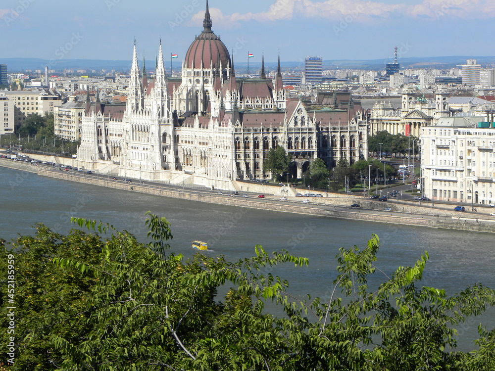 Fototapeta premium hungarian parliament building