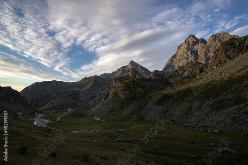 Il monviso poco sopra pian del re, ottima meta per trekker ed escursionisti photo