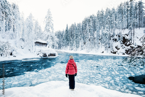 Fotografía Girl enjoying winter landscape