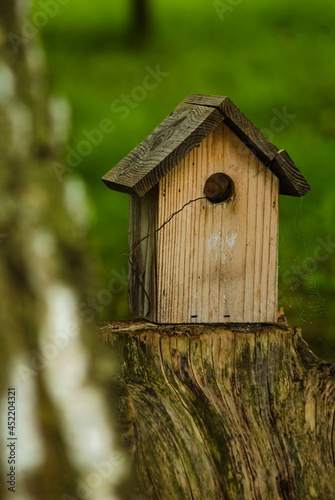 Budka lęgowa dla ptaków. Nesting box for birds.