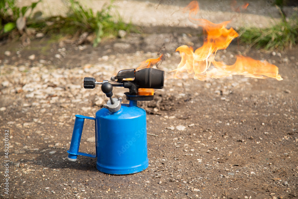 A gasoline blowtorch.Using a gasoline blowtorch for repairs.